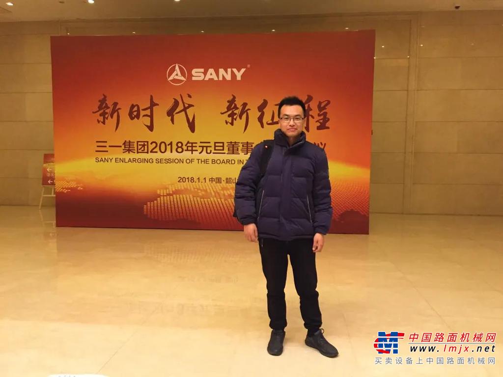 	2015年年底，肖俏伟参与到世界首创产品三一48米大跨度高喷消防车的开发当中。三一48米大跨度高喷消防车一经推出，即受到了各地消防部门的高度关注，三一应急装备开始向更多产品类型发力，开发破拆系列产品的重任交给了肖俏伟。
