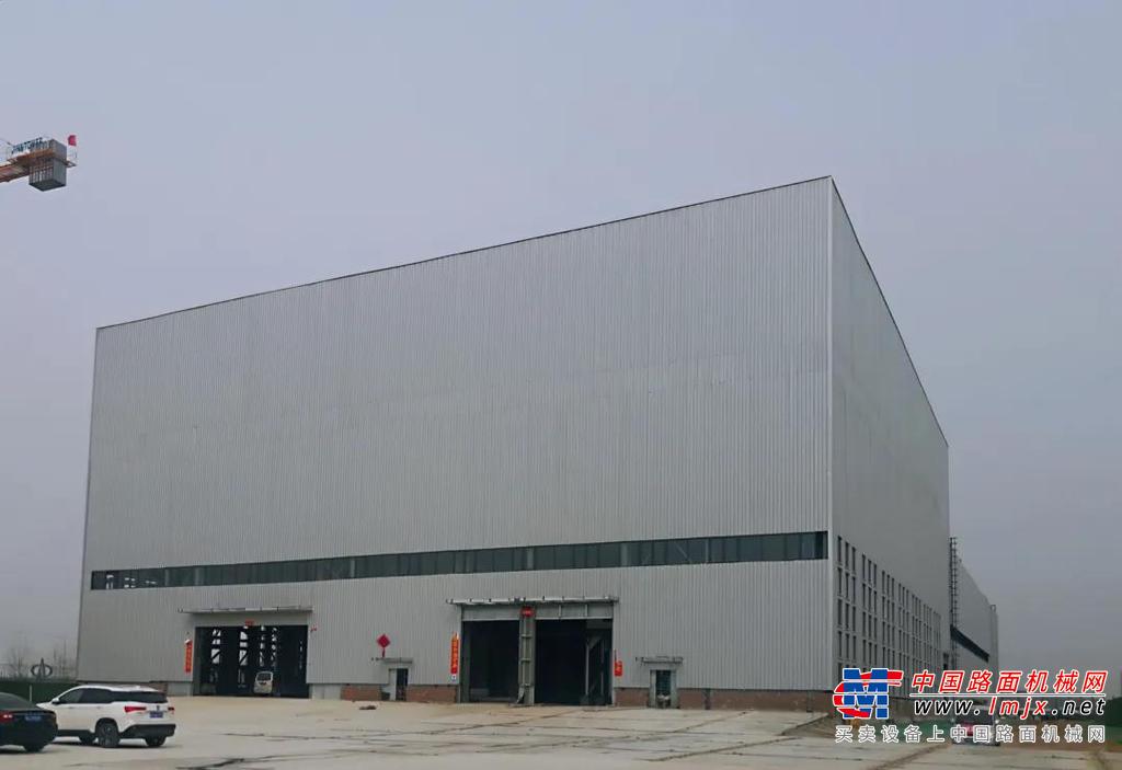 在这样的战略部署之下，利勃海尔搅拌站再次与山西建投集团携手，强势入驻潇河园区，落地山西首个建筑垃圾再生资源化利用项目。该项目产能计划年消纳建筑垃圾200万吨，生态水稳拌合料50万吨，再生混凝土100万方及再生高品质透水砖100万方。