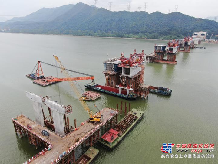 方圆SC100型井道施工升降机将服役于福建乌龙江大桥建设项目
