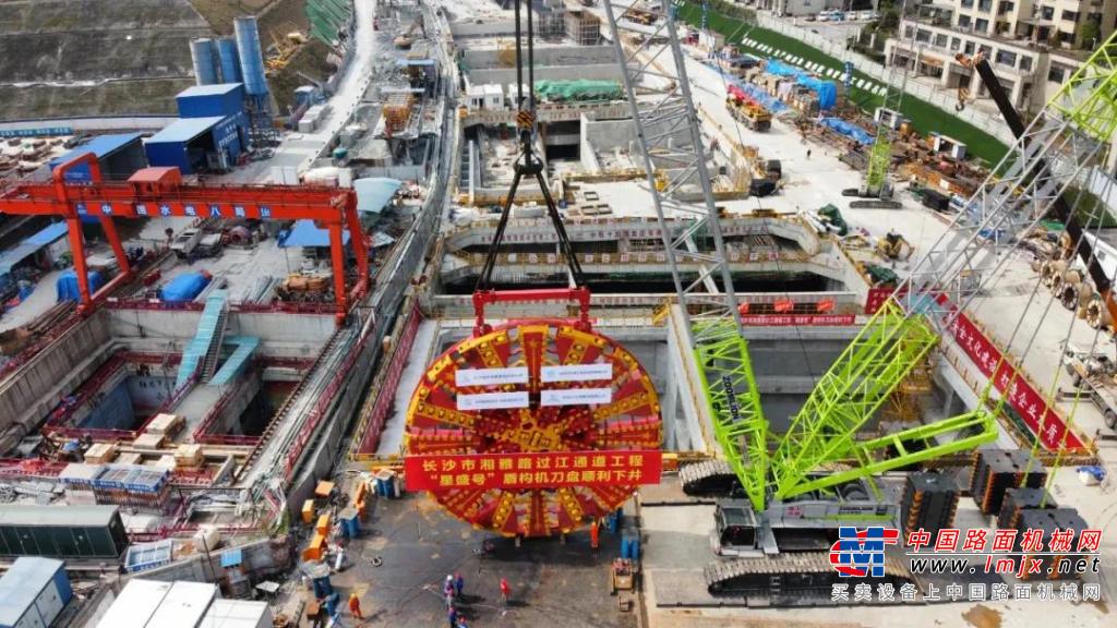 中联重科起重机助力湖南最大直径泥水平衡盾构机始发，开启湘江“穿越”