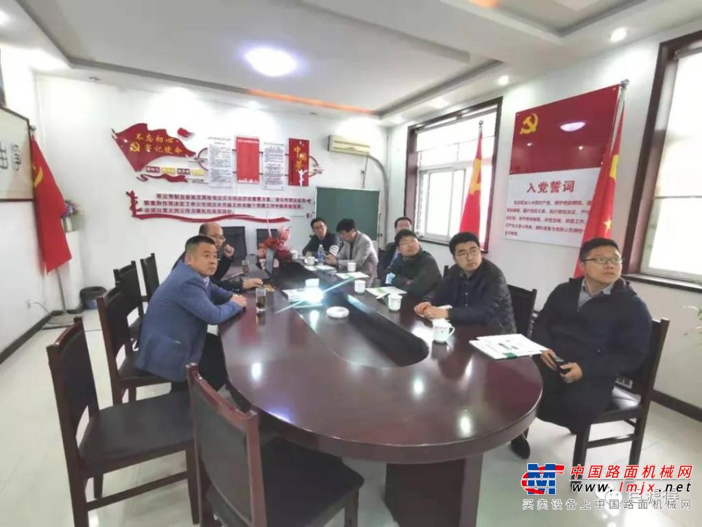 黄跃申（原上海华东建筑机械厂总工程师）与上海建工集团领导到百滤得公司参观考察