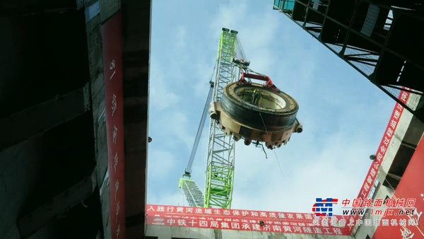【王者风范】中联重科履带吊在黄河隧道与桥梁建设中大显神威