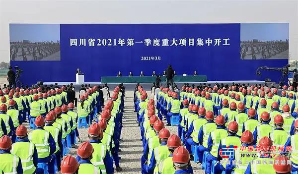 天路重工液壓打樁錘在四川省2021年第一季度重大項目建設中亮相