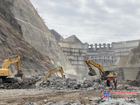 柳工挖掘机参与在建世界最大水电工程白鹤滩水电站