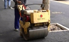 路得威 RWYL22 小型高配置手推式单钢轮压路机 施工视频