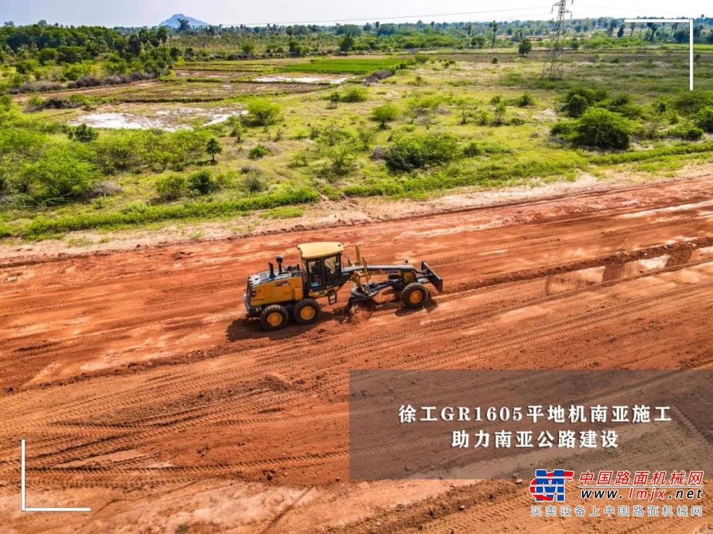 	四台徐工GR2605T平地机整装待发