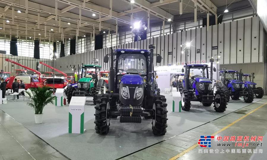 潍柴雷沃农业装备震撼亮相中国（江苏）国际农业机械展览会