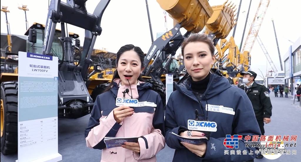 	刚刚试乘过徐工挖机产品的客户Ali先生表示：“灵活性、工作效率都挺好，驾驶室的舒适度特别好，徐工挖机真的很棒！”