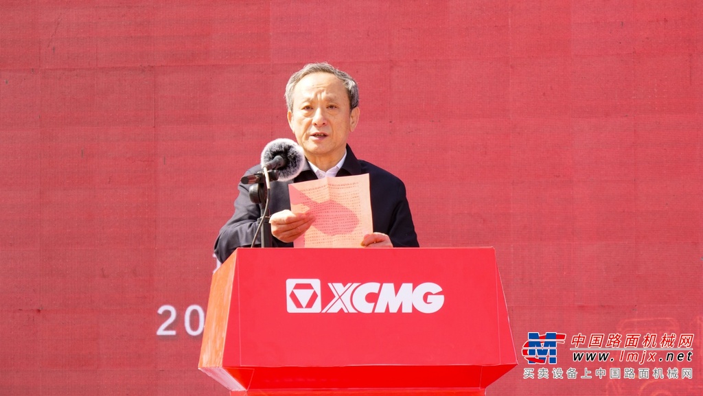 项目总投资12亿元，占地面积165亩，整体一次规划分两期实施，建设联合厂房、办公及生活区等配套设施，新增设备，建成机具、箱体等智能化生产线6条，主要工序智能化覆盖率85%以上，项目达产后可形成年产5000台套产品的生产能力。