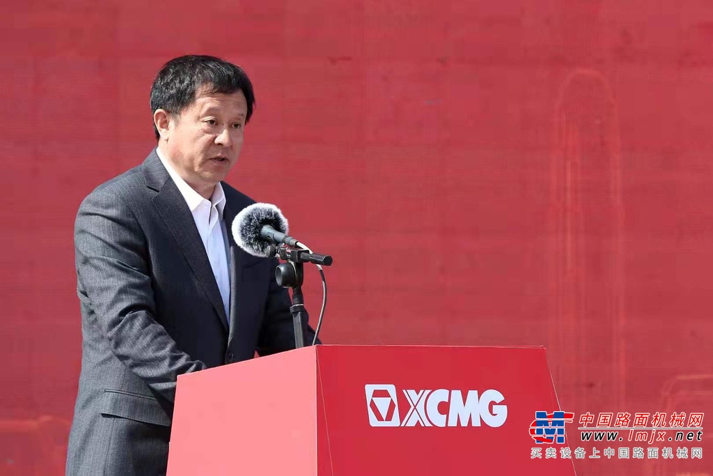 	在碳达峰、碳中和的政策引领下，温室气体减排，降雪线将逐渐南移。一方面随着各级政府对城市管理和道路交通应急保障标准要求的提高，从人工作业转变为机械化作业，从事后除雪到雪停路净，为除冰雪设备提供了广阔的市场空间。