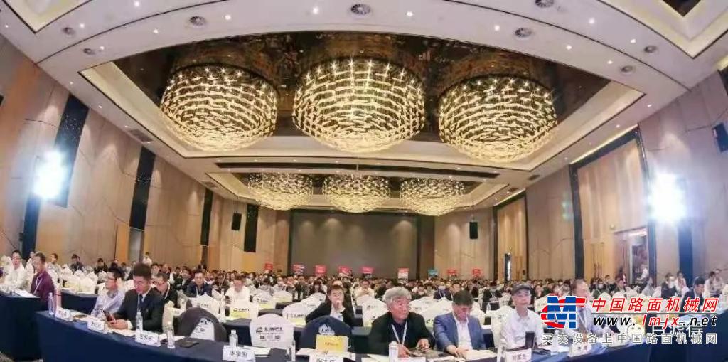 快讯：百滤得公司在中国工程机械焊接技术高峰论坛发表重要演讲