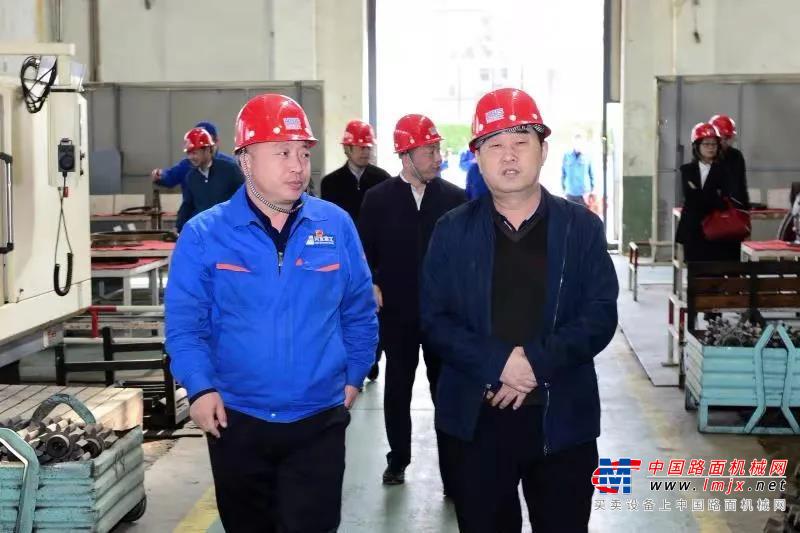 河钢集团资产再利用中心主任刘浩一行到河北宣工调研指导工作