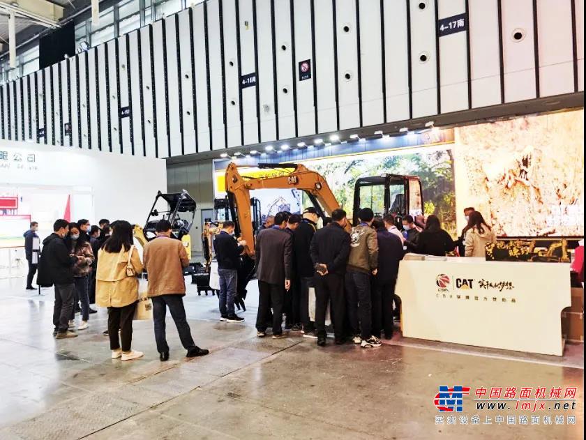 Cat®(卡特)迷你挖亮相第十一届江苏国际农业机械展览会，助力乡村振兴