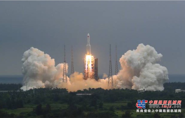 参与太空核心舱建设，欧历胜高空车见证中国航天进入空间站时代！