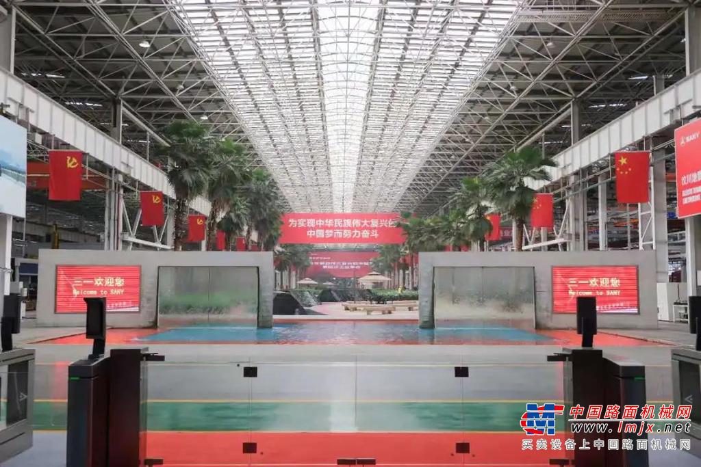 	开班仪式上，北京三一智造科技有限公司营销公司总经理何奕在致辞中表示，感谢全体一线营销人员辛勤的付出，正是由于你们的努力，我们的营销业绩及市场占有率逐年攀升。同时，我们也要感谢公司，是三一一流的技术，一流的品牌，一流的文化，创造了一流的价值，赋能了一流的营销。