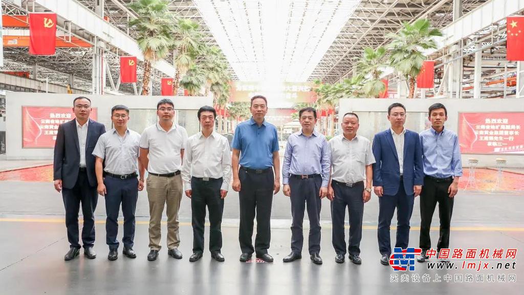 	参观结束后，双方就深化合作等事宜进行会谈。