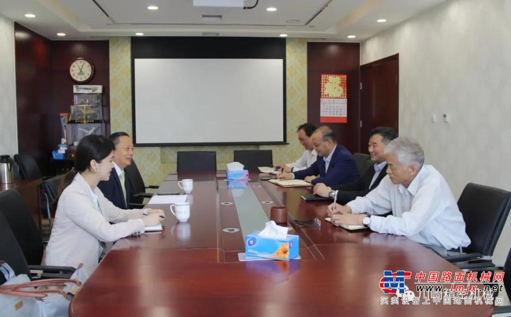 川崎公司总经理陈爱明一行到访中国工程机械工业协会
