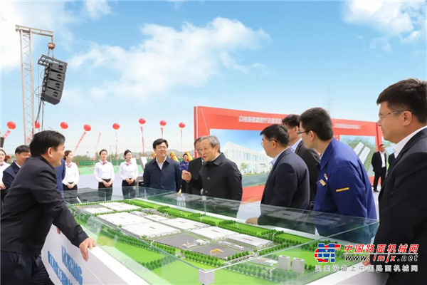 	“贾汪区2021年第二季度重大产业项目暨徐工基础工程机械智能装备制造基地项目开工。”	随着一声宣布，一个世界级企业将在贾汪、在徐工的“新福地”上拔地而起！