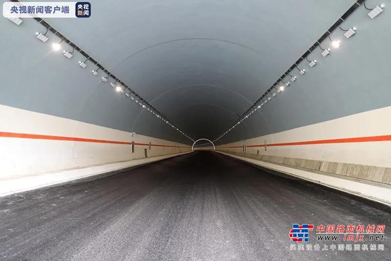 中大機械：建設規模世界第一！秦嶺天台山特長隧道進入黑色路麵施工階段 寶坪高速預計今年10月建成通車