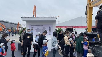 利勃海尔：最后一天，居然排起了长队……