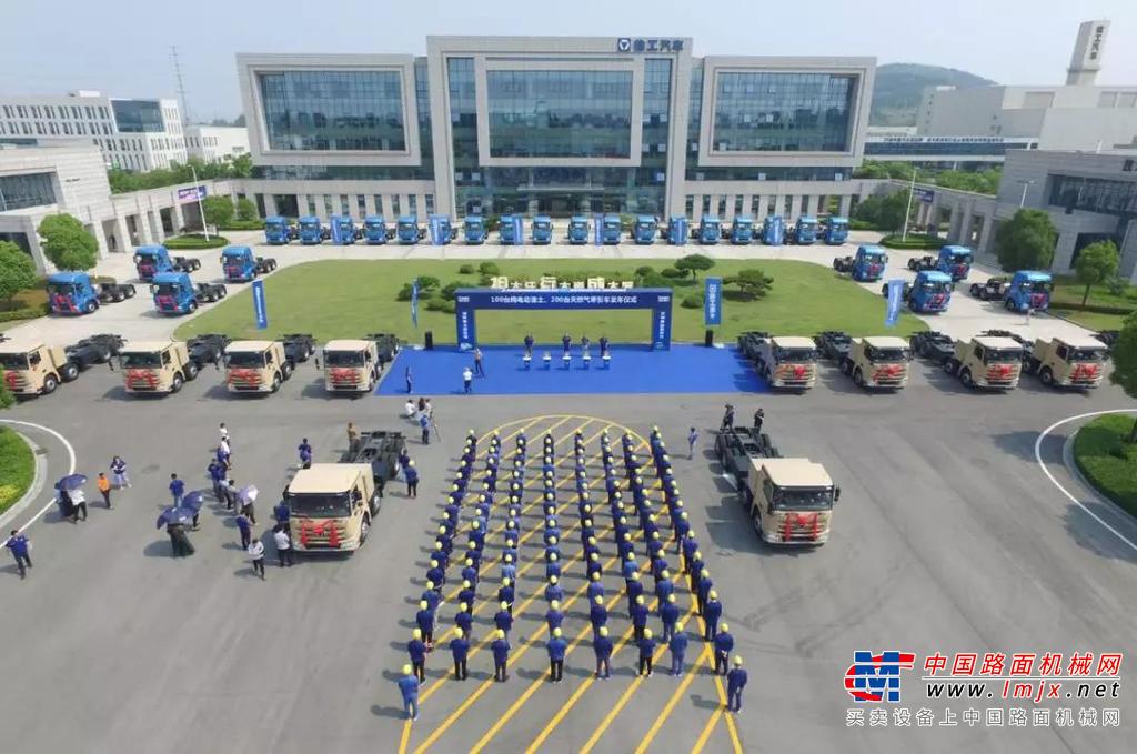 	徐工高新区要以龙头型、基地型项目的大突破推动全市新型工业化进程的大提速。项目开工只是开始，加快推进、建成投产才是关键，希望徐州高新区以本次集中开工为契机，不断掀起大抓项目、抓大项目的新热潮。