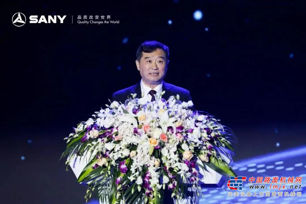 产业报国十八载 终圆一个冠军梦