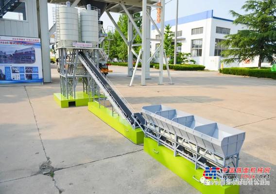 方圆HZS300型水泥仓置顶式搅拌站模型展现靓丽风采