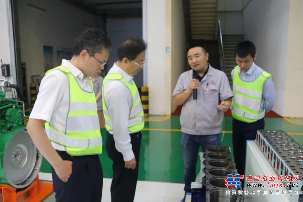 河钢销售公司副总经理刘连民一行走进汉马科技参观交流