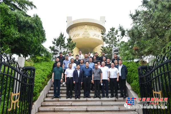 山东省人大代表李维记及城北集团各位领导参观方圆集团