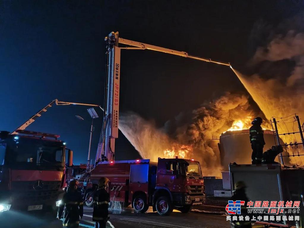 	沧州市消防救援支队出动百余台消防车进行灾情处置，石家庄、衡水、保定、廊坊等支队、山东总队、天津总队先后赶赴现场参与救援。