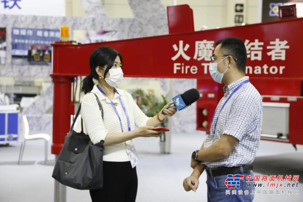 厦工军团成套设备包括	N系轮式装载机、F系挖掘机、道路机械	多功能抢险救援车、举高喷射消防车	“天妃一号”盾构机	智能轮式挖掘机、纯电动叉车等	工程机械最新技术、新产品	为用户带去了工程机械系统解决方案！