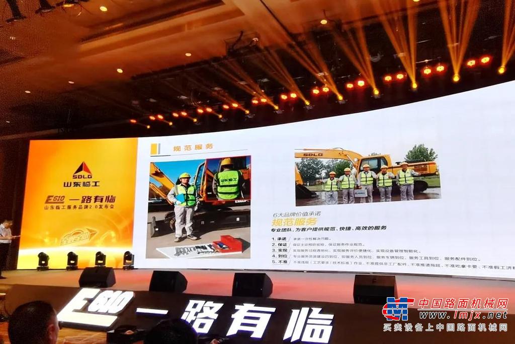 中国工程机械工业协会维修及再制造分会秘书长王倩致辞