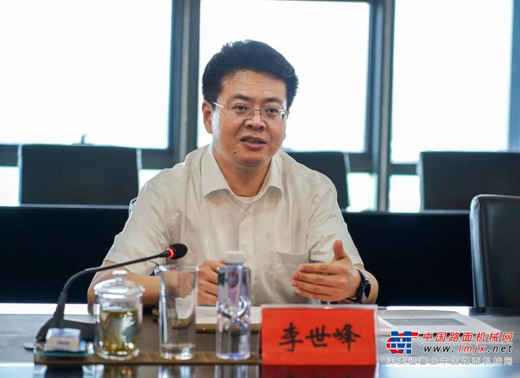 座谈会上，双方就深化合作有关事宜进行对接洽谈，对重点项目合作建设进行深入探讨，并互相交换了意见。