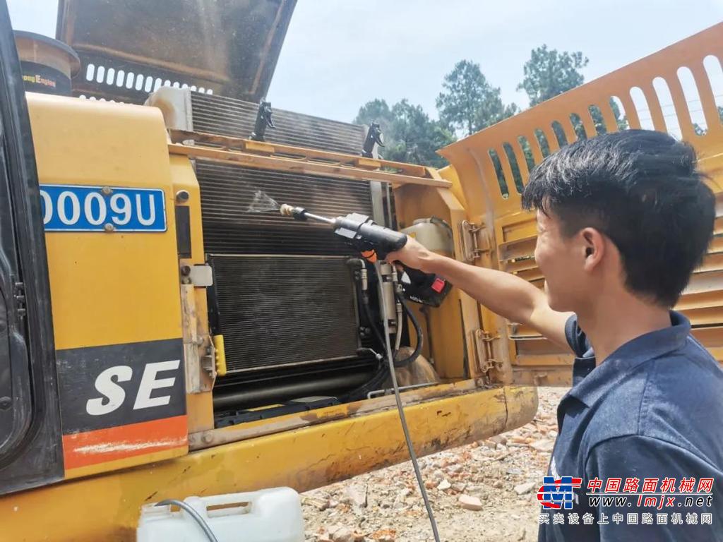 山重建机：夏季送清凉 | 用行动诠释真诚服务——走进浙江