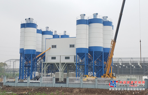 方圆HZS240商混型搅拌站走进工地
