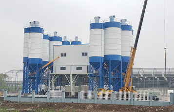 方圆HZS240商混型搅拌站走进工地