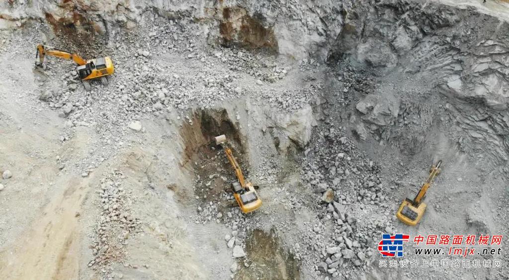 柳工挖掘机安徽某矿山用户冯老板