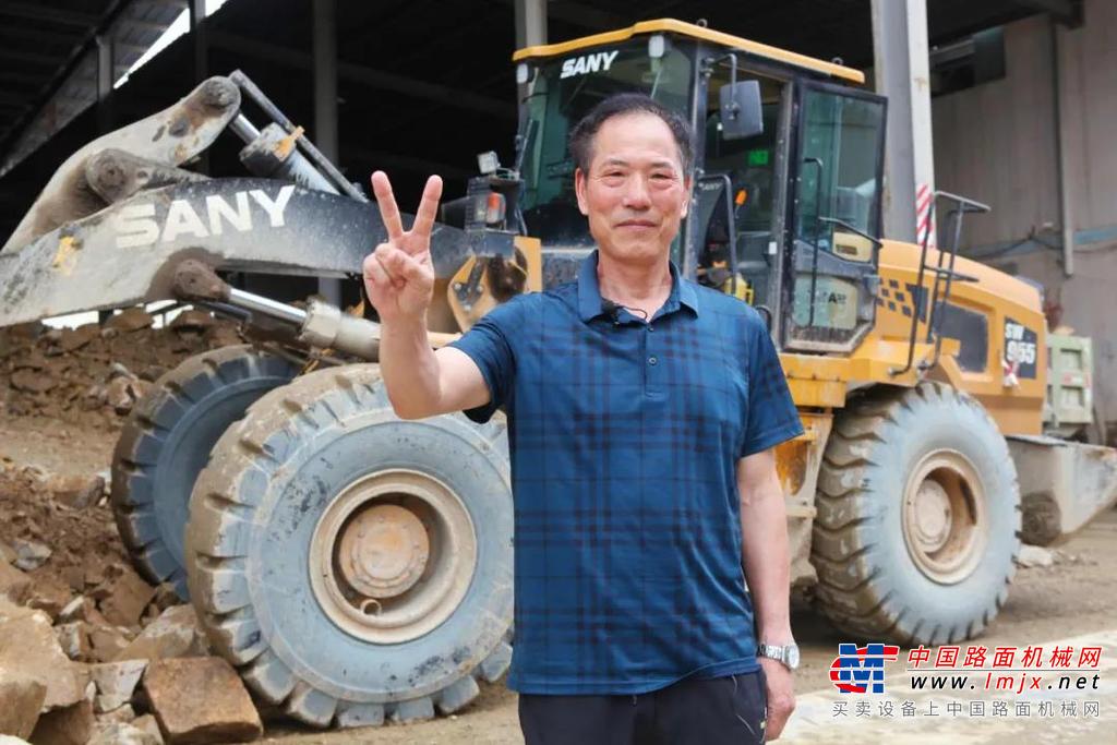 	新丰建材厂主要从事石料加工，目前公司共有7台装载机，其中4台为三一装载机。在这里干活的装载机，每天都要面对极为严苛的施工挑战。