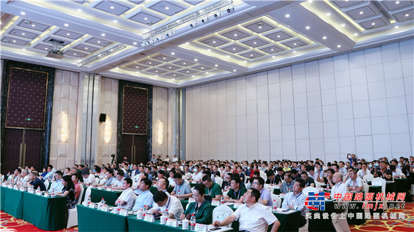 工程機械及礦山設備全產業鏈400多人在江蘇江陰交流