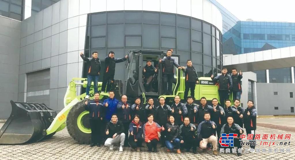 	楷模是一面旗帜，鼓舞奋斗精神
