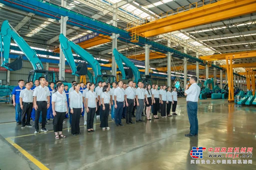 入党誓词，短短12句话，80个字，但字字千钧、句句铿锵，值得用一生去实践；这誓言，是初心使命的再宣示；这誓言，是接续奋斗的再出发；这誓言，是一名党员对党组织一生的“承诺”！
