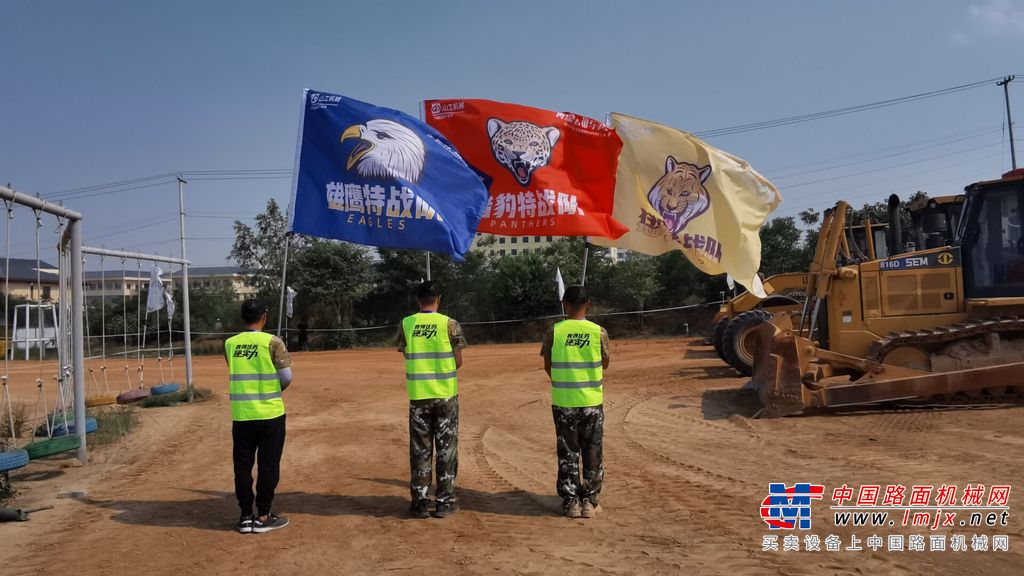 山工机械产品专家为学员们进行理论知识培训