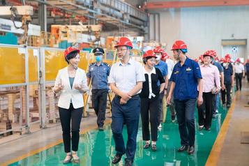 省总工会观摩团到徐工挖机观摩指导劳动保护工作