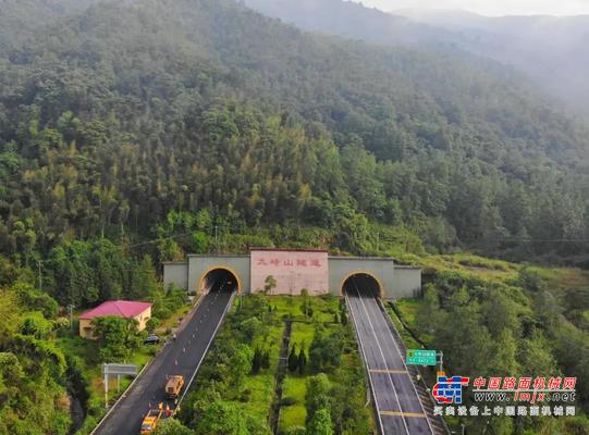 堪称优异！沃尔沃P6820DL摊铺机闪耀大广高速九岭山隧道
