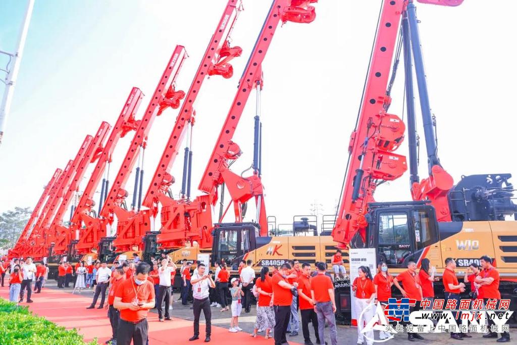 	全球装备制造行业第一个灯塔工厂、行业首个5G全连接工厂————北京三一智造桩机工厂，通过此次客户节正式接受了全国客户和行业领导的检阅。