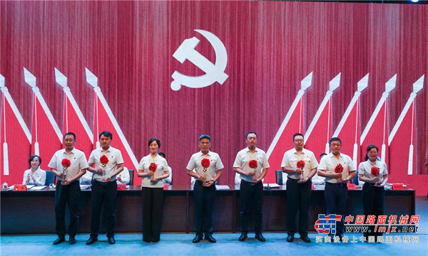 	永葆初心使命，是信仰的光辉