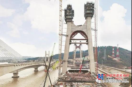 方圆SC100型井道施工升降机服役福建乌龙江大桥重要建设项目