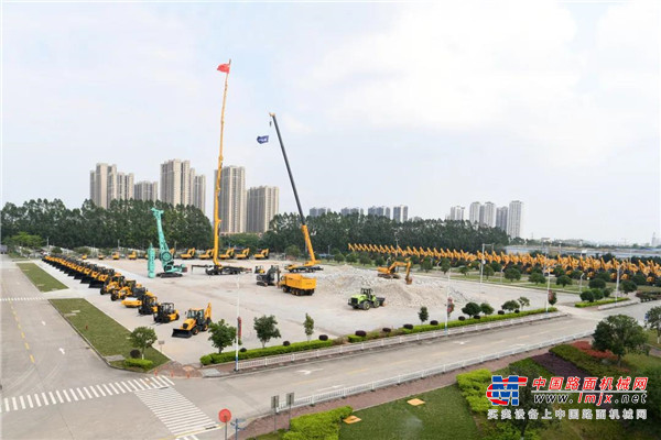 柳州大规模的工业建设始于新中国成立后。20世纪50年代开始，一大批“支边”干部响应国家号召，从白山黑水、黄浦江畔来到柳江之滨，在荒地上创造了一个个工业传奇。