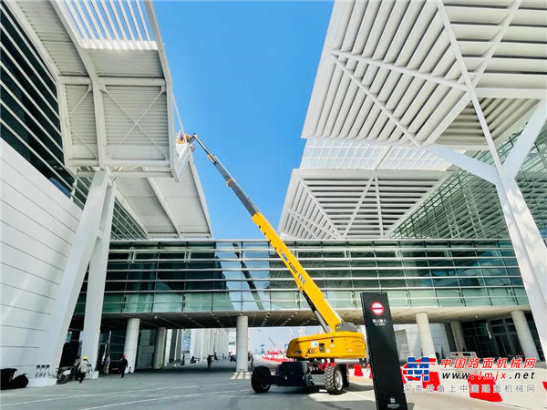 	徐工高空作业平台非常给力，性能出色、操作舒适顺畅，在多种恶劣环境中仍能保持高效优质的工作状态。作为用户，用徐工产品我放心！