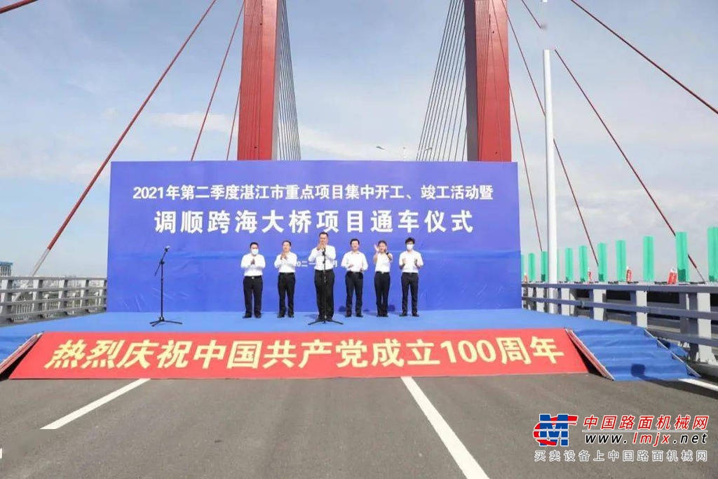 	湛江调顺跨海大桥由广东省交通规划设计研究院设计，中铁大桥局承建, 大桥主桥为双塔双索面斜拉桥，整幅桥面宽37.5米，路面宽度32米，塔高约136.9米（相当于50层的高度），主墩桩基施工成孔深度更是达到惊人的110米。三一2台46米泵车、2台56米泵车、15台搅拌车参与了该项目的浇筑工作。